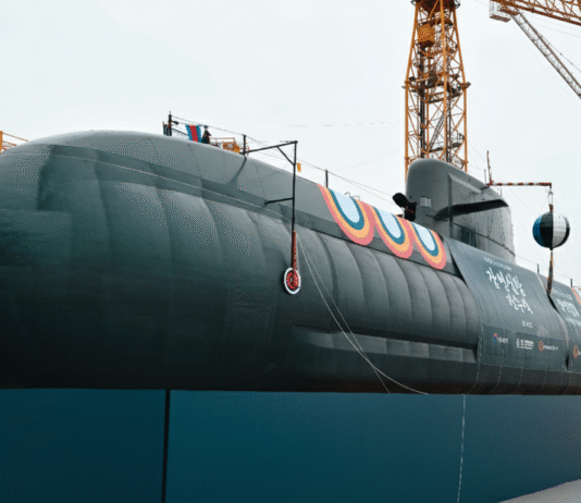 Tamamen Yerli Tasarım: Güney Kore’nin Yeni Jang Yeong-sil Denizaltısı Suya İndirildi