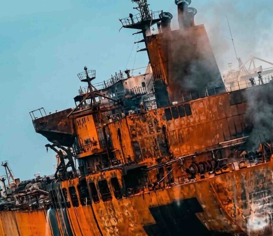 CANLI BLOG – İran medyası: Hürmüz Boğazı’nda tanker mayına çarptı
