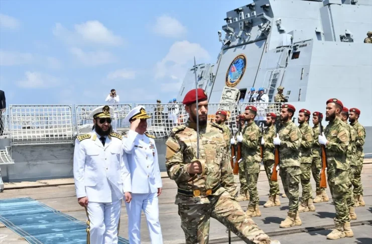 Türk donanması iç savaş sonrası ilk kez Lazkiye’de
