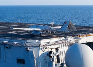Bayraktar TB3 sonoboy atışını TCG Anadolu’dan gerçekleştirdi